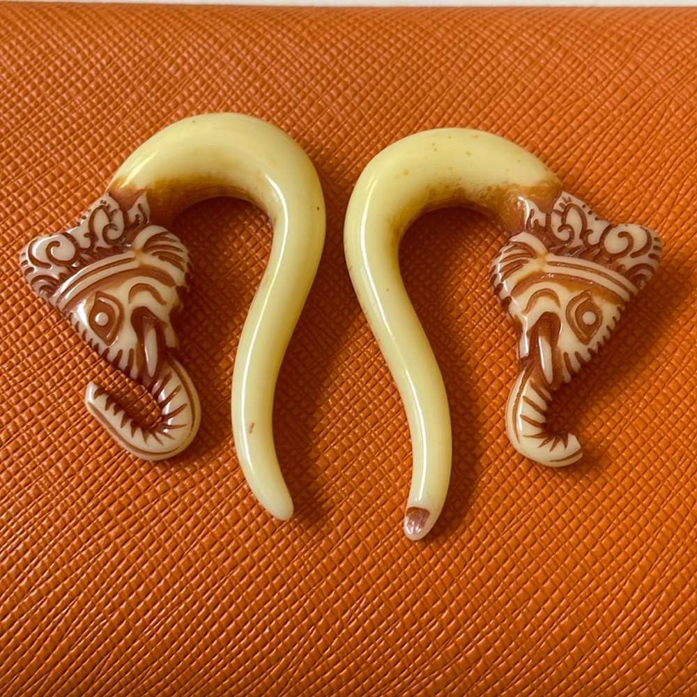 ACRYLIC ELEPHANT GAUGE EARRINGS HANGERS